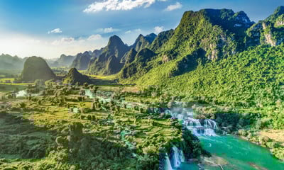 Ban Gioc - Detian Waterfalls is a stunning cross-border waterfall between Vietnam and China.