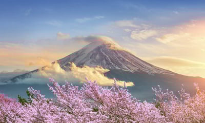 Mount Fuji is the highest mountain in Japan. (Itinerary 1 & 2)