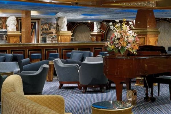 Alfred's Bar cruise highlight