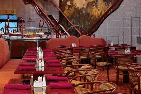 Restaurant Cezanne cruise highlight