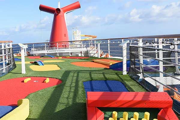 Mini Golf cruise highlight