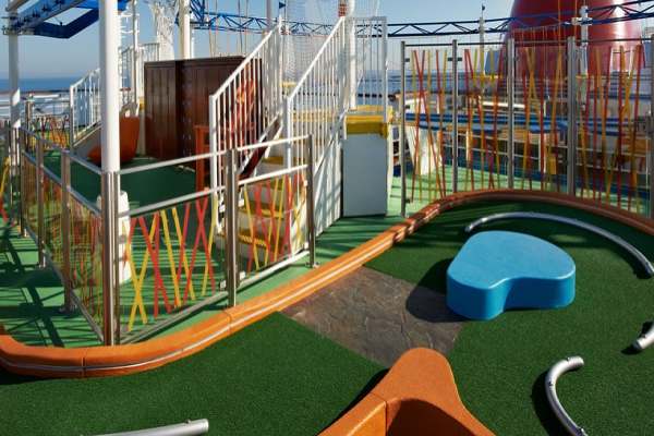 Mini Golf cruise highlight