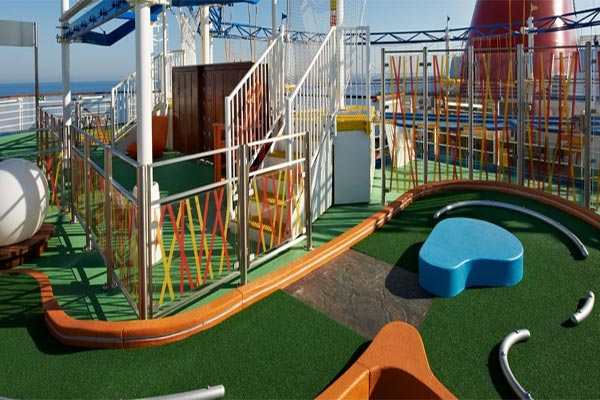 Mini Golf cruise highlight