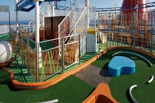 Mini Golf cruise highlight