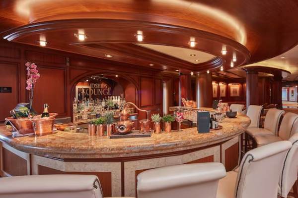 Midships Lounge cruise highlight