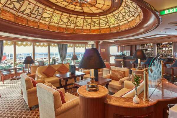 Grills Lounge cruise highlight