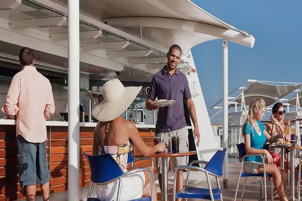 Pool & Mast Bar cruise highlight