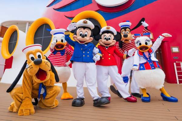 Character Greetings cruise highlight