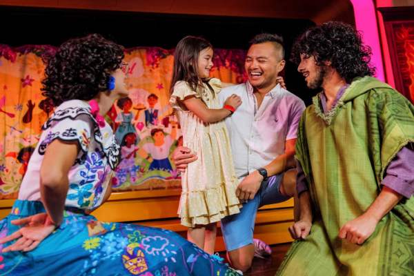 Character Encounters cruise highlight