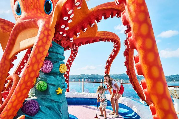 Mini Golf cruise highlight