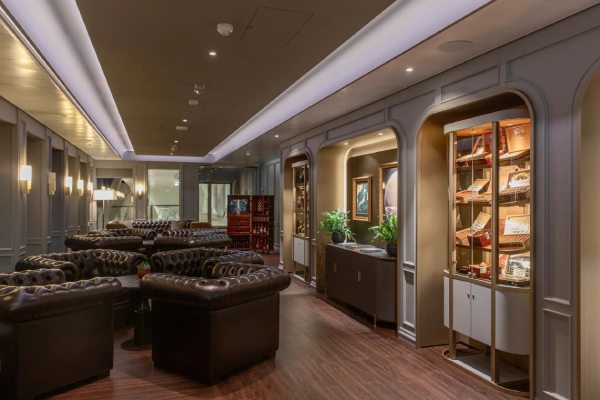 Connoisseur’s Corner cruise highlight