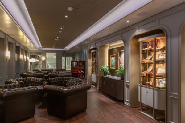 Connoisseur's Corner cruise highlight