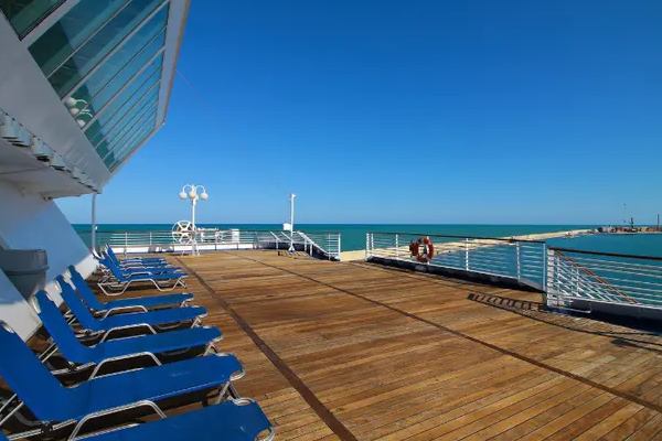 Horizons Lounge cruise highlight