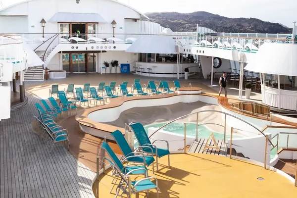 Halara Cove Bar cruise highlight