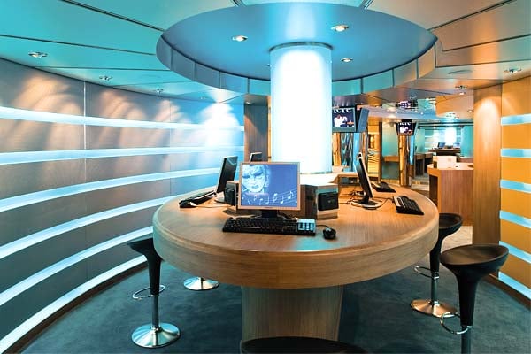 Cyber Café cruise highlight