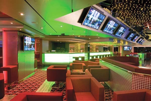 Q32 Club cruise highlight