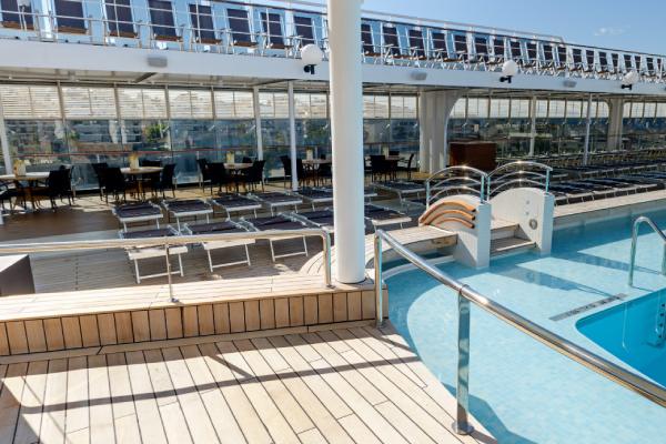 Lo Spinnaker Pool cruise highlight