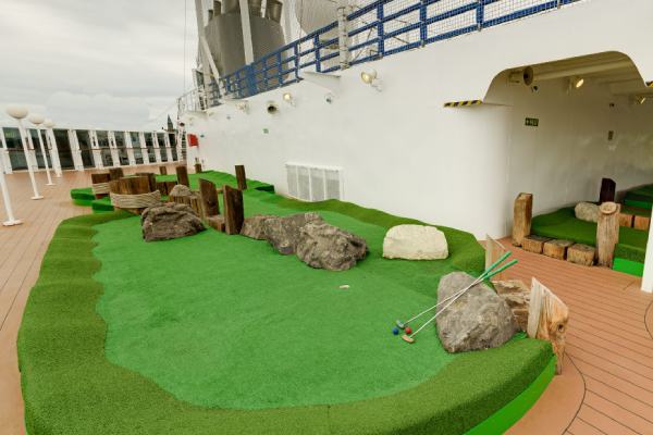 Mini Golf cruise highlight