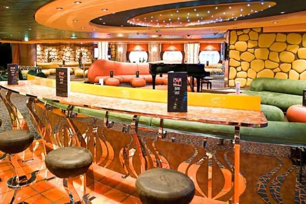 L'Insolito Lounge cruise highlight