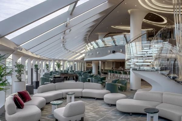 Top Sail Lounge cruise highlight
