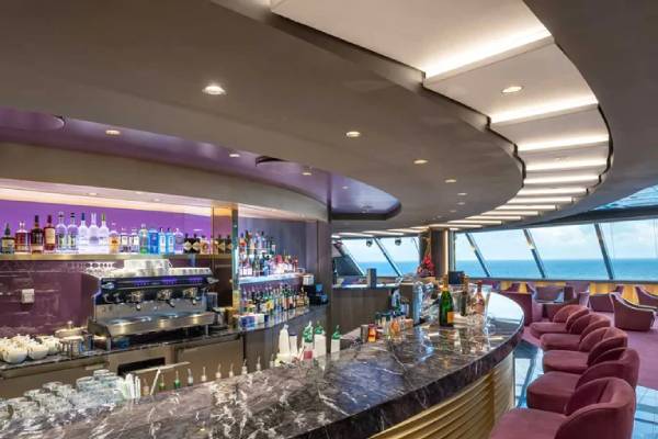Top Sail Lounge cruise highlight