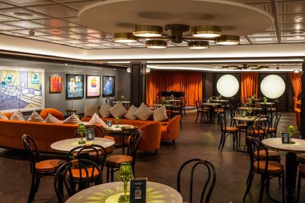 L'Atelier Bar & Art cruise highlight