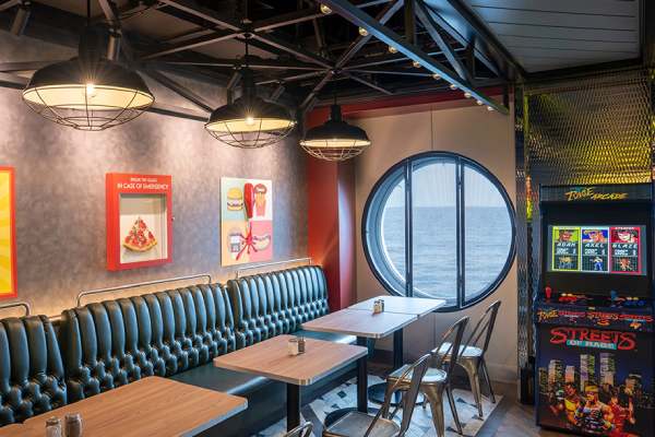 Luna Park Pizza & Burger cruise highlight