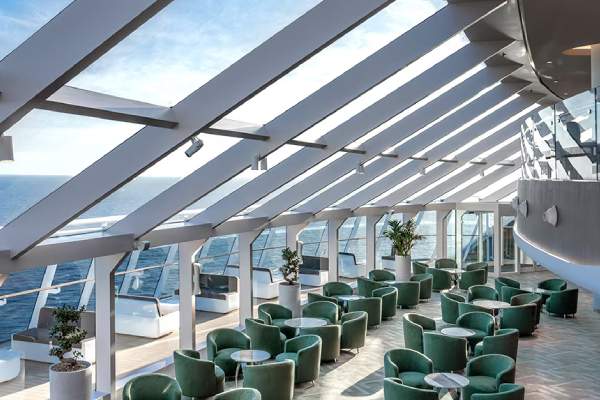 Top Sail Lounge cruise highlight