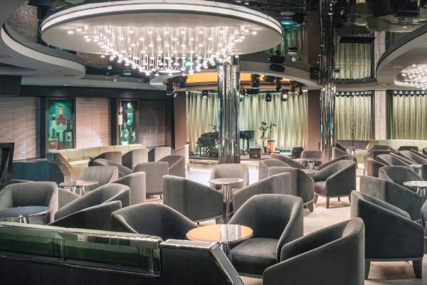 Dolce Vita Bar cruise highlight