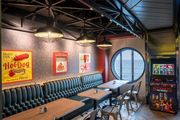 Pizza & Burger cruise highlight