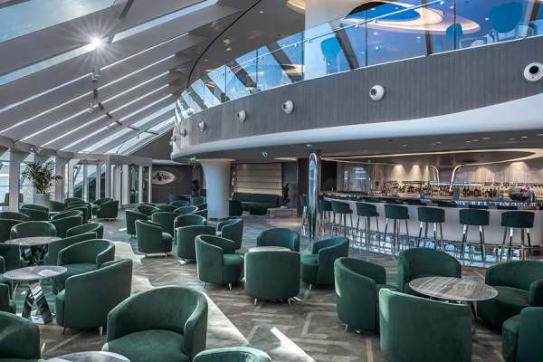 Top Sail Lounge cruise highlight