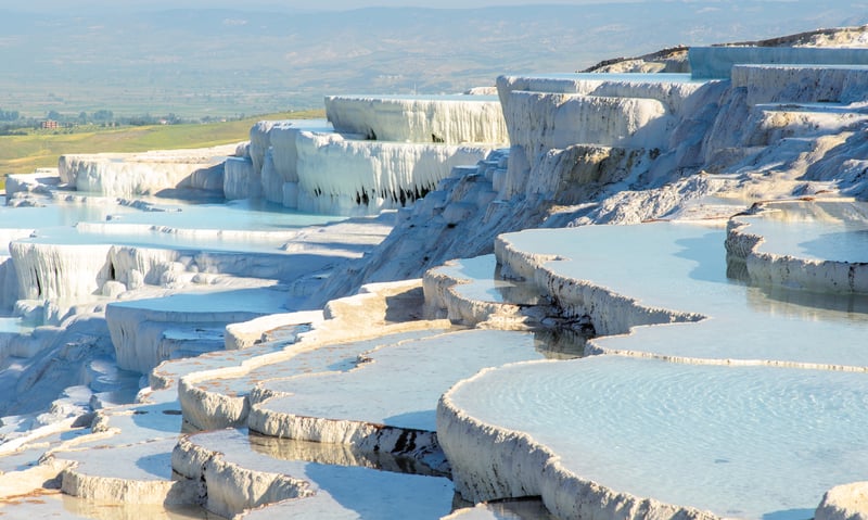 Travertine limestone pools, Pamukkale, UNESCO World Heritage site, Türkiye.