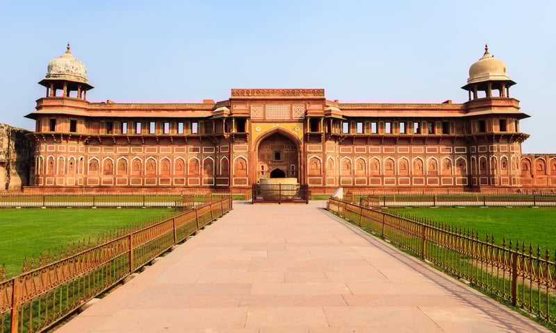 Visit to the fascinating UNESCO World Heritage site of Agra Fort in Agra, India.