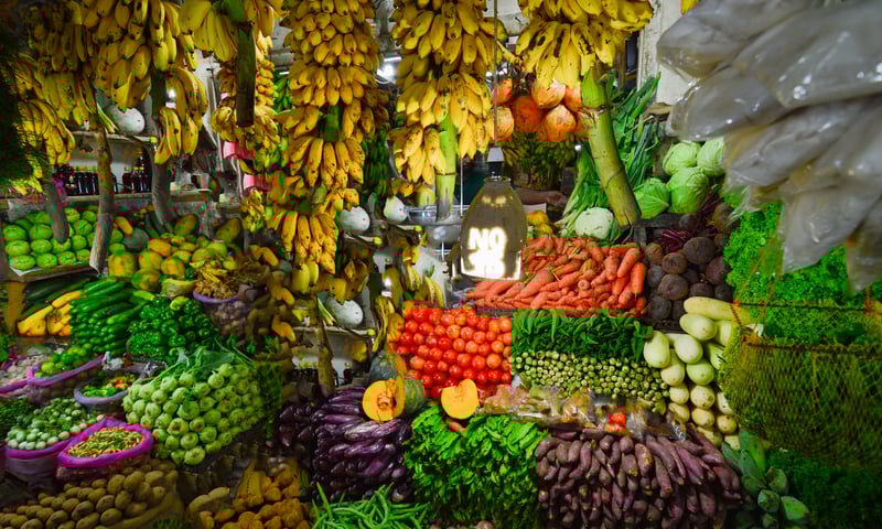Wander through vibrant fruit and vegetable markets in Sri Lanka.