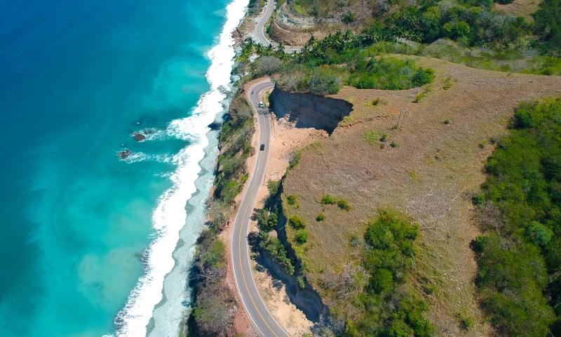 Enjoy a picnic-style lunch at Blue Stone Beach in Penggajawa, Flores.
