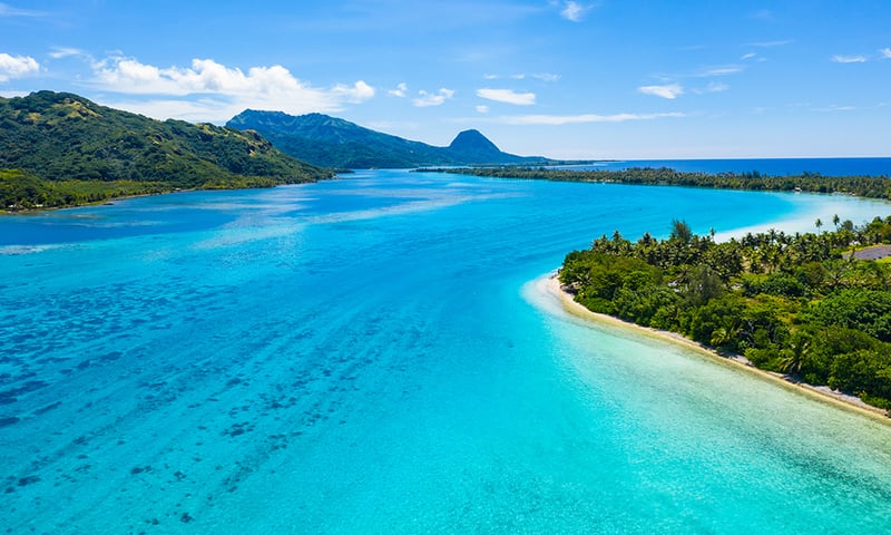 Cruise into the vibrant colours of Tahiti's paradise island. Cruise into the vibrant colours of Tahiti's paradise island.