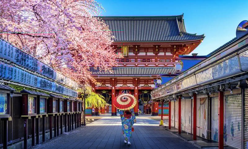 Senso-ji is the oldest temple in Tokyo and one of the most popular in Japan.