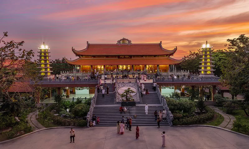 Look for the Vinh Nghiem Pagoda near the heart of Ho Chi Minh City.