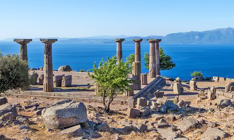 Visit the ancient city of Troy, Türkiye.