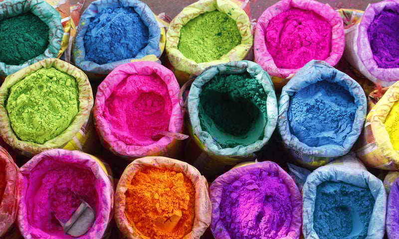 Gulal powder used during Holi include herbal, skin-friendly options made from corn starch.