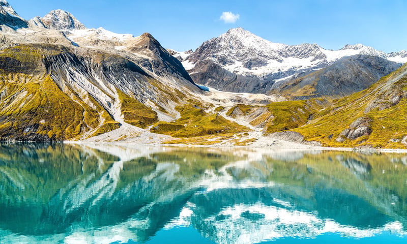 Witness the snow-capped peaks and breathtaking glaciers of Glacier Bay National Park and Preserve.