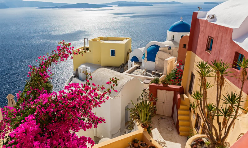 Visit the glorious Greek Island of Santorini (Itinerary 1 only).