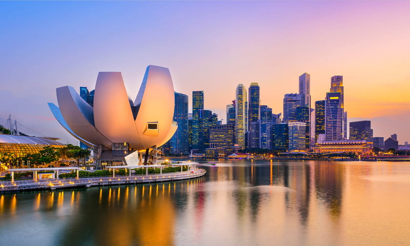 Enjoy leisure time to explore cosmopolitan Singapore at your own pace.