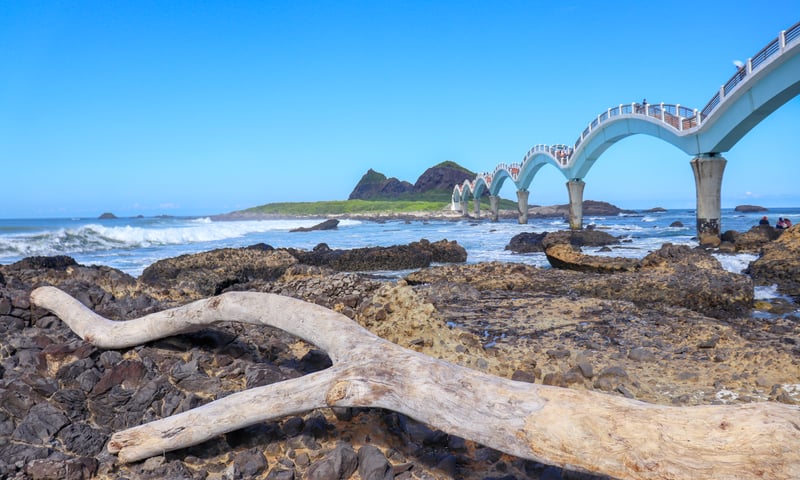 Admire Sanxiantai Arch Bridge in Taitung, Taiwan.