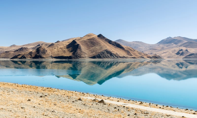 Yamdrok Lake is known for its breathtaking scenery.