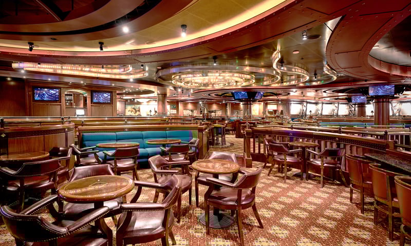 Enjoy the atmosphere of Club Fusion onboard Diamond Princess.