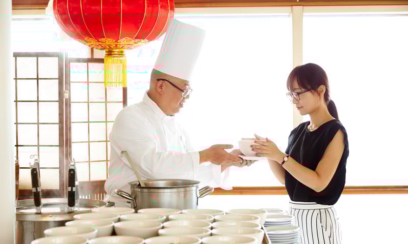 Enjoy exceptional dining at Horizon Court onboard Diamond Princess.