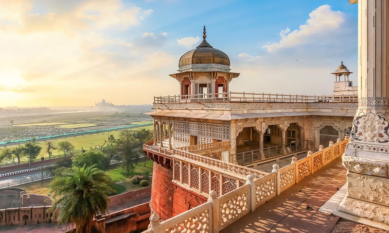 Visit Agra Fort in Agra, India (Itinerary 2).