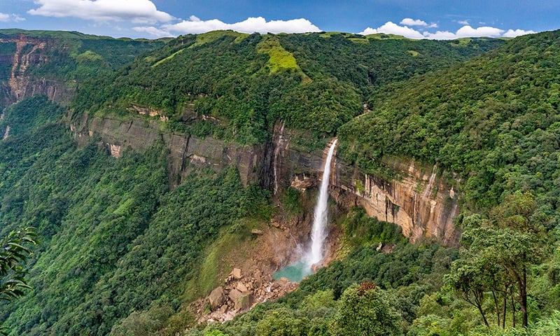 See the awe-inspiring Nohkalikai Falls in Cherrapunjee.