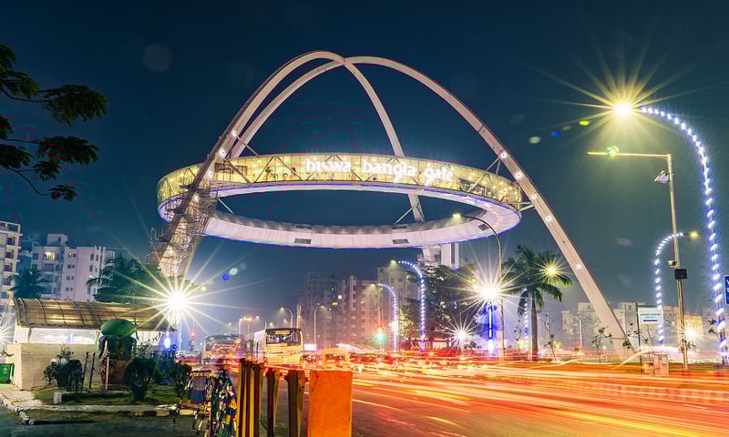 The modern Biswa Bangla Gate in Kolkata is home of a suspended fine dining restaurant.